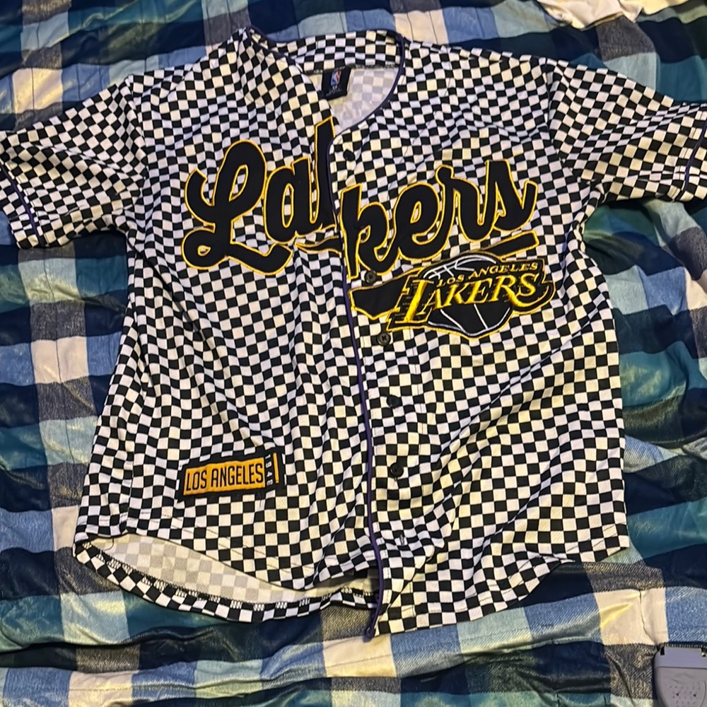 SMALL SPORTS Los Angeles Lakers Checkered Button Down Jersey
NEVER WORN